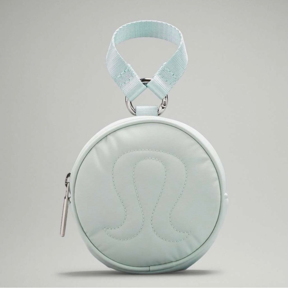 *SOLD* Lululemon logo pouch